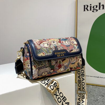 Túi in hình gấu nữ đeo vai thời trang mới Túi dễ thương sát nách túi túi xách du lịch vuông nhỏ túi nữ