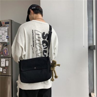 Túi đeo vai nhỏ dành cho nam giới Nhật Bản túi đeo vai đơn phù hợp với nữ túi đeo vai bằng vải canvas thông thường dành cho sinh viên nhà sản xuất ba lô đeo chéo mới