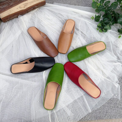 2023 Manluluo Mới Đầu Tròn Bề Mặt Bóng Màu Đáy Mềm Bề Mặt Sen Sở Handmade Da Bò Cổ Cao Su Dép Nữ