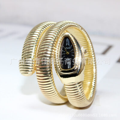 Ngoại thương vòng đeo tay nữ hình con rắn hiệu suất hàng sáng tạo đồng hồ thạch anh phù hợp đồng hồ bán buôn vòng đeo tay cá nhân nhà sản xuất bán buôn đồng hồ