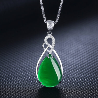 Nhà máy bán trực tiếp mặt dây chuyền chrysoprase hình giọt nước cho phụ nữ ánh sáng vòng cổ ngọc lục bảo sang trọng đầy kim cương vòng cổ ngắn mã não xanh cho phụ nữ