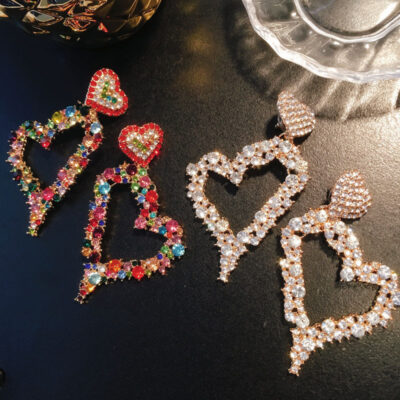 Châu Âu và Mỹ phóng đại bông tai đá quý hình trái tim thời trang cá tính retro tình yêu bông tai kim cương lớn bông tai nữ