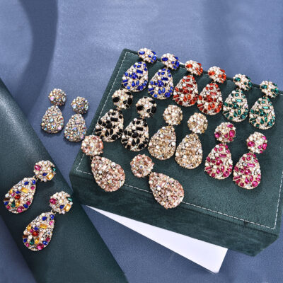 Thời trang châu Âu và Mỹ phóng đại tất cả các trận đấu bông tai hợp kim retro khảm kim cương bông tai dài cá tính bông tai một giọt