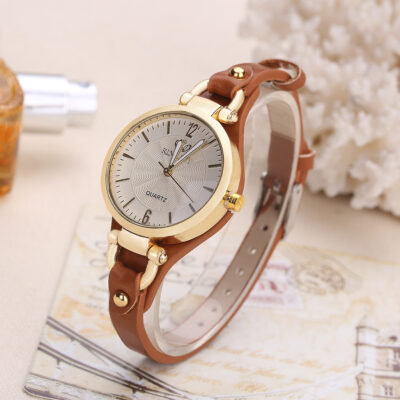 Wechat kinh doanh cung cấp Punk mới đinh tán nữ đơn giản mỏng dây da PU đồng hồ thạch anh nữ bán buôn
