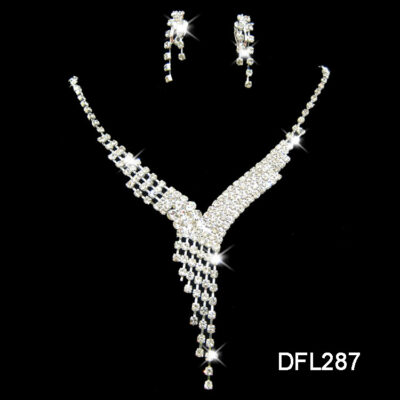 Nguồn Nhà sản xuất Thời trang Đồ trang sức Hàn Quốc Bông tai Vòng cổ Kim cương giả Chuỗi Móng vuốt Đồ trang sức Kim cương giả Bán buôn Phụ kiện Đồ cưới