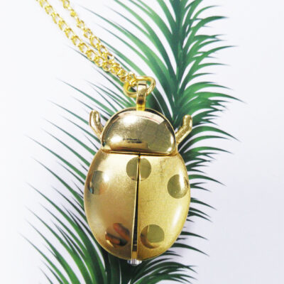 Bán buôn Beetle cá tính retro đồng hồ bỏ túi nhỏ sáng tạo nam nữ sinh viên đồng hồ nữ thạch anh đồng hồ treo tường dễ thương phiên bản Hàn Quốc