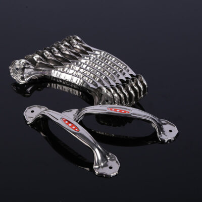 Các nhà sản xuất cung cấp một số lượng lớn tay cầm bằng Inox tay cầm hình cánh cung hình bông hoa gắn trên bề mặt vật liệu xây dựng phần cứng cửa tủ quần áo và cửa sổ