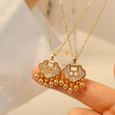 Người nổi tiếng trên mạng vàng 18K titan thép khóa an toàn vòng cổ phiên bản Hàn Quốc của ins bạn gái xương đòn dây chuyền đơn giản mới trang sức mặt dây chuyền