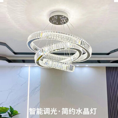 Ánh sáng vòng sang trọng đèn pha lê đơn giản nghệ thuật hiện đại ins lưới ánh sáng màu đỏ Bắc Âu thiết kế sang trọng đèn chùm phòng khách