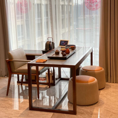 Mới kiểu Trung Quốc ban công bàn trà ghế kết hợp hộ gia đình nhỏ gỗ nguyên khối kung fu trà uống trà bàn trà óc chó màu đen