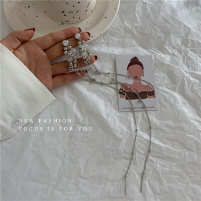 Bông tai kim bạc Haoshi Tua dài Hoa tai phóng đại Nữ tính khí thiểu số Nữ thần Người hâm mộ Bầu không khí thời trang Thể hiện khuôn mặt Hoa tai kim bạc mỏng