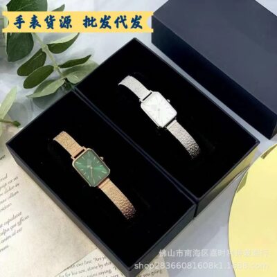 Đồng hồ chạy hàng loạt phiên bản Hàn Quốc của phụ nữ nhỏ màu xanh lá cây đơn giản đồng hồ nữ hình vuông khí chất nhỏ đồng hồ sinh viên nguồn cung cấp dw