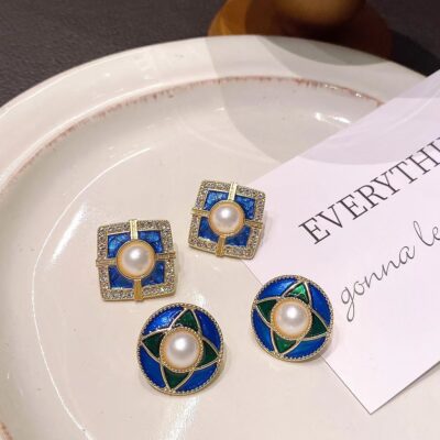 Mùa xuân và mùa hè mới bông tai thời trang châu Âu và châu Mỹ bông tai đá quý tráng men bông tai trung niên phong cách ánh sáng sang trọng cao cấp bông tai nữ