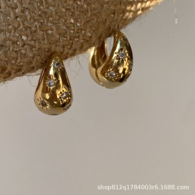 Nhiều màu sắc và kết cấu tốt Châu Âu và Mỹ phóng đại bóng kim loại hình bát giác bông tai zircon bông tai bông tai thiết kế mới cho phụ nữ