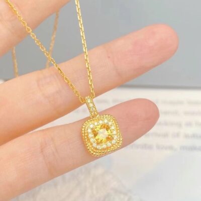 Xiaohongshu đề xuất thiết kế thích hợp cho dây chuyền chéo kim cương vuông, nhẹ nhàng sang trọng, thời trang đa năng, vòng cổ hình khối đường nhỏ, chuỗi xương đòn