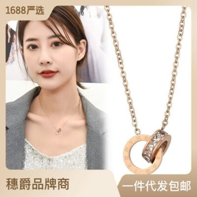 Người nổi tiếng trên Internet với cùng một chiếc nhẫn đôi khảm zircon đơn giản vòng tròn của phụ nữ vòng cổ bằng thép titan chữ số La Mã chuỗi xương đòn bán buôn xuyên biên giới