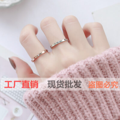 Phiên bản Nhật Bản và Hàn Quốc của thép titan vàng hồng nhẫn kim cương ròng màu đỏ nam và nữ cặp đôi màu vàng cặp nhẫn ngón trỏ một chiếc nhẫn kim cương bán buôn