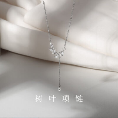 Vòng cổ phiên bản Hàn Quốc của chiếc lá rừng dành cho nữ ánh sáng sang trọng kim cương nhỏ tươi thiết kế vòng cổ tua rua an toàn tua xương đòn chuỗi thủy triều