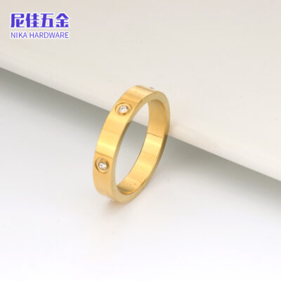 Nhà máy cung cấp trực tiếp xuyên biên giới trang sức thép không gỉ bán chạy nhất nhẫn cá tính nạm kim cương đơn giản nữ Douyin lưới đỏ cùng kiểu trang sức tay