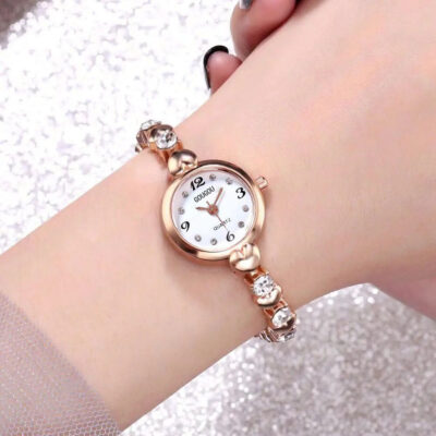 Phiên bản Hàn Quốc xu hướng đồng hồ đeo tay nữ thời trang trái tim đào đồng hồ nữ khí chất thanh lịch đồng hồ nữ sinh viên kim cương giả