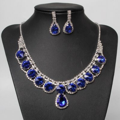 Trang sức cô dâu nạm kim cương Ruili thời trang Vòng cổ hình thoi đính kim cương giả siêu lấp lánh Cung cấp đủ Vòng cổ tự sản xuất và bán