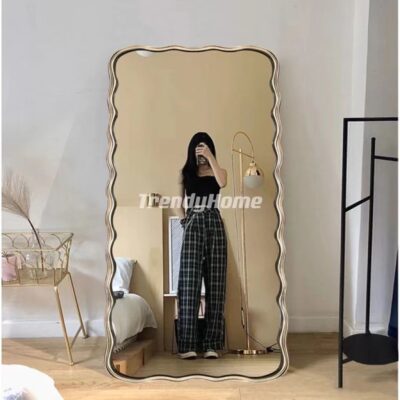 Gương soi từ trần đến sàn sóng hiện đại gương toàn thân đơn giản có hình dạng đặc biệt lưới màu đỏ cùng kiểu gương trang điểm gương nhập cảnh