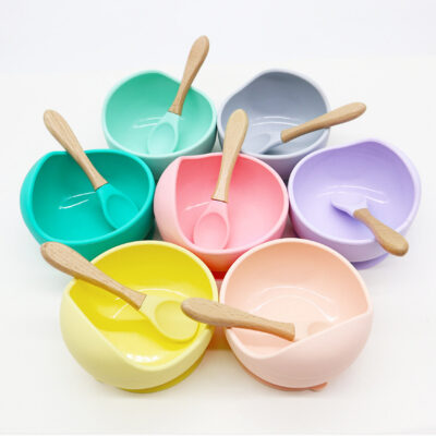 Bán trực tiếp bát cho bé thìa silicone bộ đồ ăn cấp thực phẩm bổ sung bát trẻ em tay cầm bằng gỗ thìa silicone trẻ em mút bát