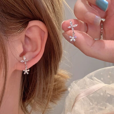 Niche ngọt ngào và gió mát bông tai hoa bướm zircon ánh sáng sang trọng đa năng bông tai đơn giản bông tai cá tính cao cấp