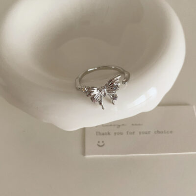 Màu sắc không đều zircon bướm mở vòng kim loại thiết kế nữ cảm giác thích hợp cá tính nhẫn phù hợp với nhẫn nhẫn