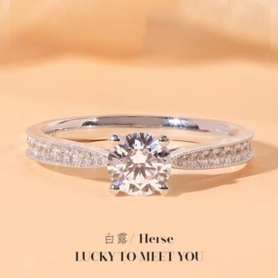 Live bùng nổ cổ điển bốn móng 1 carat công chúa mạ pt950 nhẫn kim cương Moissanite nhân tạo nữ nhẫn cầu hôn châu Âu và Mỹ