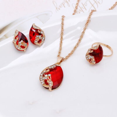 Peacock Crystal Trang sức Hàn Quốc Vòng cổ giọt nước Đá quý Bộ vòng cổ ba mảnh rỗng