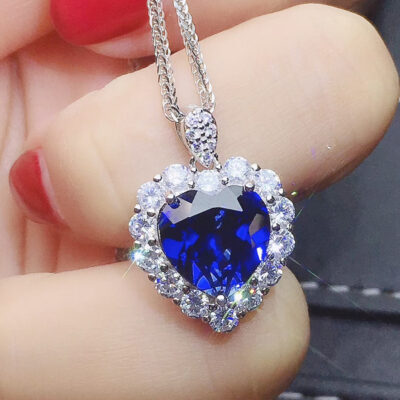 Cao Shi Amazon mới khảm vòng cổ hình trái tim màu xanh hoàng gia nữ thời trang OL khí chất mặt dây chuyền đính hôn bán buôn