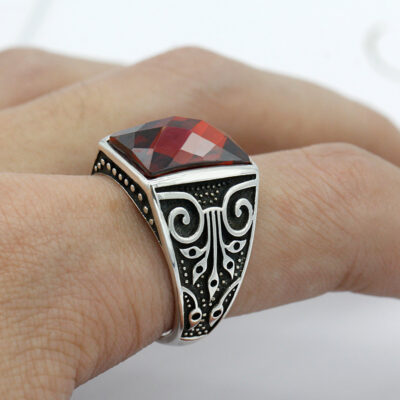 Thương mại điện tử xuyên biên giới châu Âu và châu Mỹ thương mại nước ngoài ruby nam xu hướng nhẫn cá tính nhẫn totem zircon retro