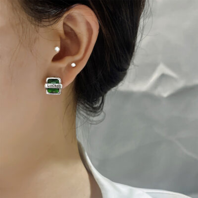 Cổ Mèo Ning Ngọc Lục Bảo Retro Xanh Bông Tai Zircon Cuốn Sách Nhỏ Màu Đỏ Nhân Vật Chữ May Mắn Kim Cương Vuông Bông Tai Nữ