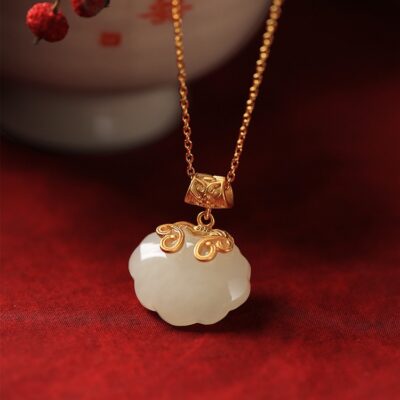 Jade koi phong cách quốc gia phương pháp cổ xưa vàng và Tian ngọc trường thọ khóa ánh sáng sang trọng thiết kế thích hợp mặt dây chuyền mặt dây chuyền nữ cao cấp