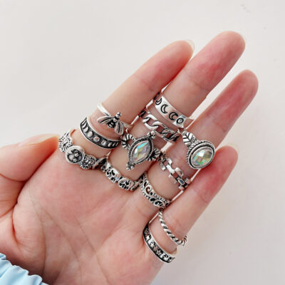 Châu Âu và Mỹ Bohemian phụ nữ chung vòng bán buôn Retro rỗng kim cương ong Nhẫn 12 miếng Bộ nhẫn