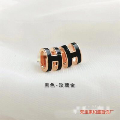 Bông tai men chữ V Aijia phiên bản cao mạ vàng 18k Bông tai hình bầu dục rung nữ phong cách bùng nổ bông tai hợp kim đồng