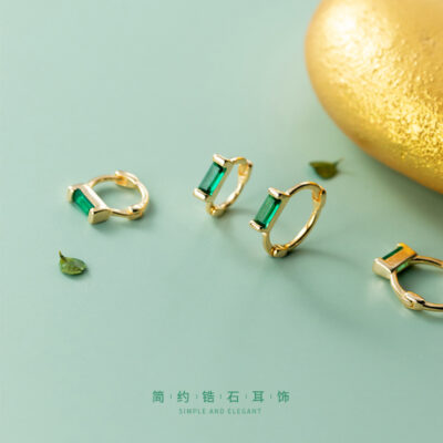 Ai Luo Qi s925 bạc phong cách retro màu xanh lá cây tai khóa kim cương nữ phiên bản Hàn Quốc nhỏ khí chất bông tai kim cương vuông cá tính G6883