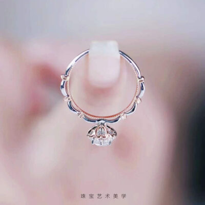 Nhẫn cưới giả kim cương nụ 1 cara hai màu bán chạy xuyên biên giới tách màu vàng hồng nhẫn cưới gợn sóng rỗng cho nữ