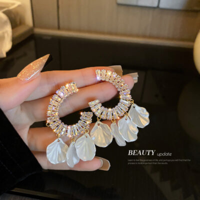 925 kim bạc bông tai vỏ zircon tua rua thời trang châu Âu và Mỹ bông tai phóng đại hình chữ C ins lưới siêu cổ tích màu đỏ bông tai phụ nữ
