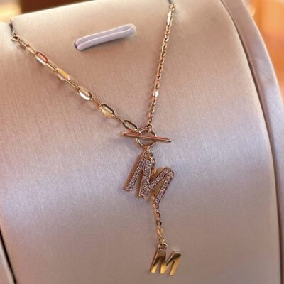 Vòng cổ chữ M nữ ins chữ cái tiếng Anh tua xương đòn dây chuyền sang trọng thích hợp thiết kế cao cấp cảm giác vòng cổ