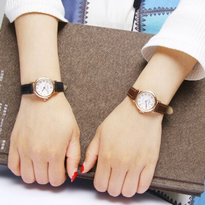 Đồng hồ nữ thương mại nước ngoài phong cách nóng bỏng retro Hàn Quốc đơn giản phù hợp với đồng hồ đeo tay nữ mặt nhỏ dây đeo mỏng đồng hồ thạch anh