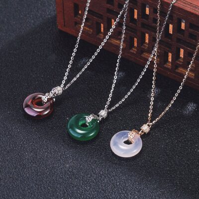 Vòng cổ khóa an toàn bằng bạc s925 dành cho nữ phù hợp với mọi lứa tuổi phong cách Trung Hoa quốc triều chalcedony tự nhiên phong cách Trung Hoa mới Mặt dây chuyền ngọc bích Hetian