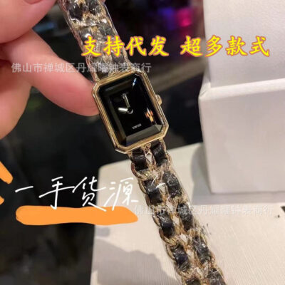 Wechat kinh doanh phong cách nóng bỏng phong cách hương thơm nhỏ phong cách thời trung cổ khối đường đồng hồ bện dây đeo nữ thạch anh vàng đen thời trang đồng hồ nữ bán buôn J12