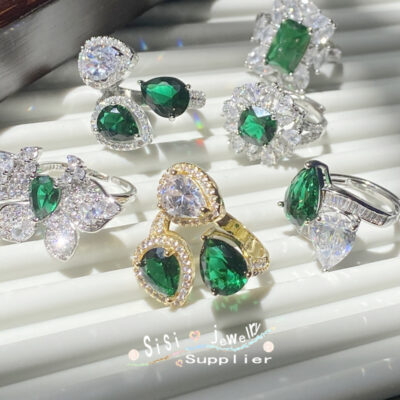 Sisi Đẹp retro sang trọng tranh sơn dầu nhẫn đá quý ngọc lục bảo mạ vàng 18K sáng thiết kế hốc nhiều mặt