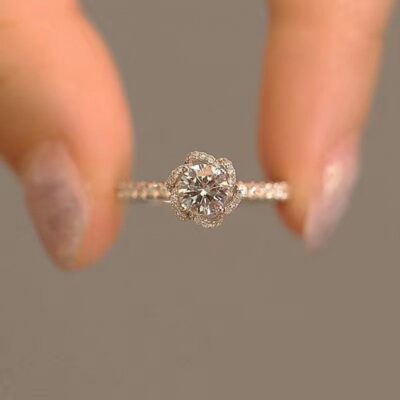 Tay cầm nhẫn hoa kim cương 50 điểm 1 carat ngậm miệng Nhẫn hoa Moissanite cặp đôi nhẫn nam nữ cầu hôn bán buôn