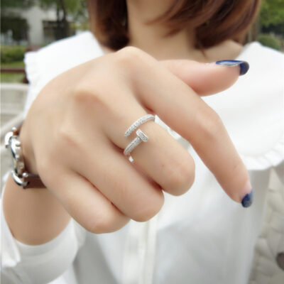 Thời trang nhẹ nhàng sang trọng cổ điển móng tay đầy đủ kim cương mở Nhẫn nữ lưới Hàn Quốc màu đỏ phù hợp tất cả các trận đấu ngón tay trỏ mạ bạch kim thủy triều