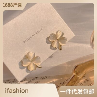 Bông tai đá opal cỏ bốn lá mùa xuân 2023 bông tai tình yêu hợp thời trang mới cho nữ màu đỏ lưới tinh tế xu hướng bông tai Nhật Bản và Hàn Quốc