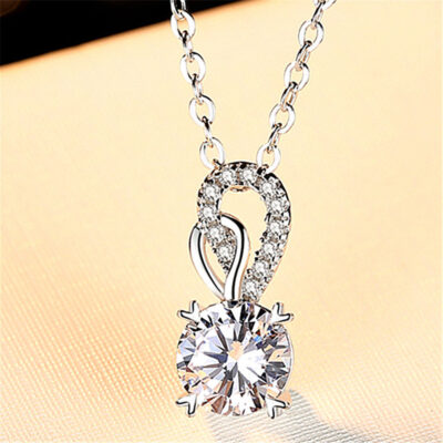 Mặt dây chuyền đôi tình yêu mô phỏng mặt hàng kim cương một carat mặt dây chuyền kim cương carbon cao d màu bốn móng tay mặt dây chuyền bông tuyết tình yêu