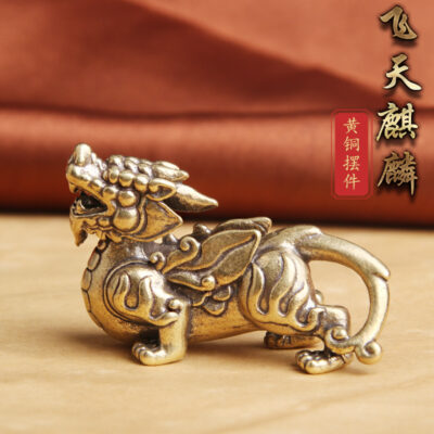 Đồng thau kiểu cũ bay kỳ lân May mắn đồ trang trí để bàn Tỳ Hưu xử lý miếng trà thú cưng cũ đồ đồng nhà máy bán buôn